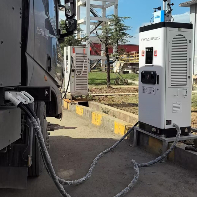 Stazione di ricarica EV per auto elettriche veloci DC ad alta potenza CCS GBT NACS tutto in uno da 240kw 320kw 360kw per uso commerciale 
